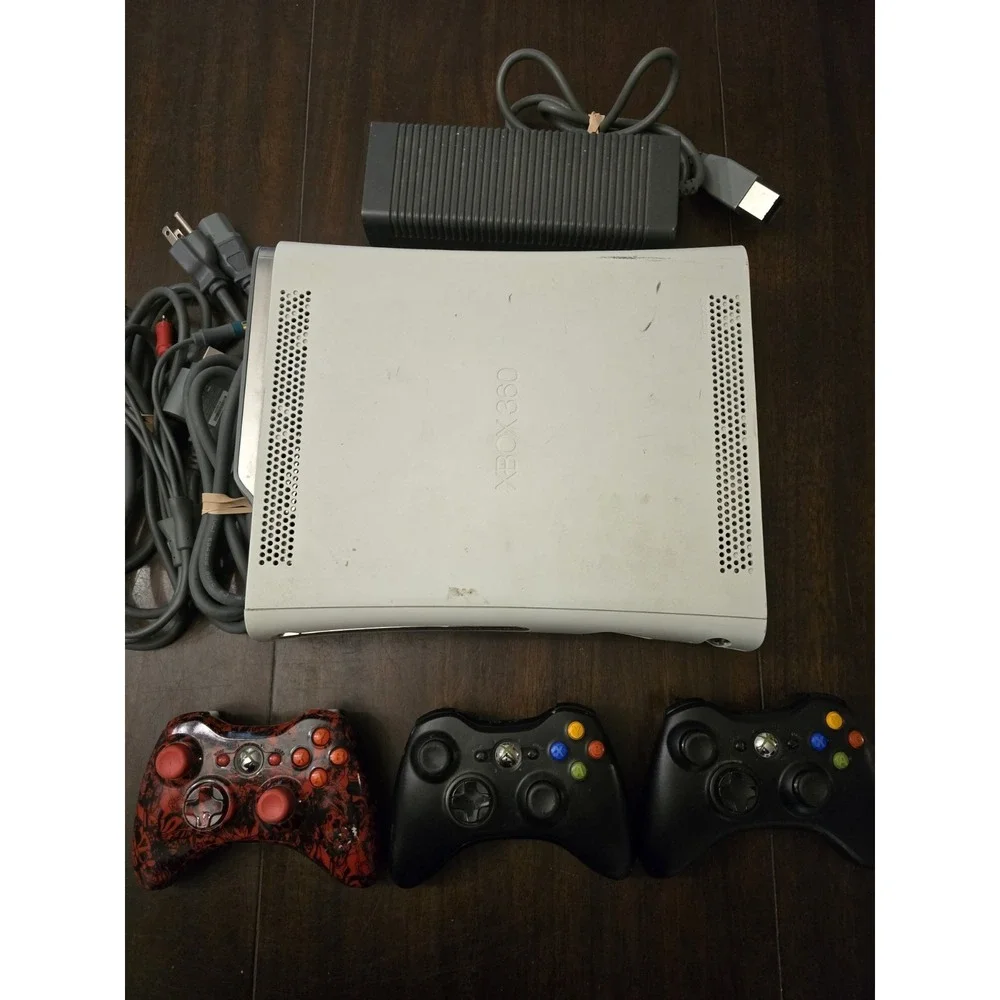 Microsoft Xbox 360 20GB Console Bundle